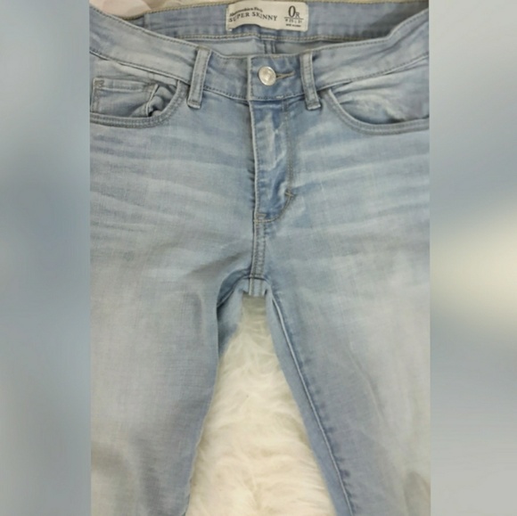 A&F distressed super skinny jeans - Picture 3 of 3
